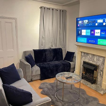 3 Bedrooms Comfortable Home With Jacuzzi Hot Tub Sleeps 10 Leicester Exterior foto