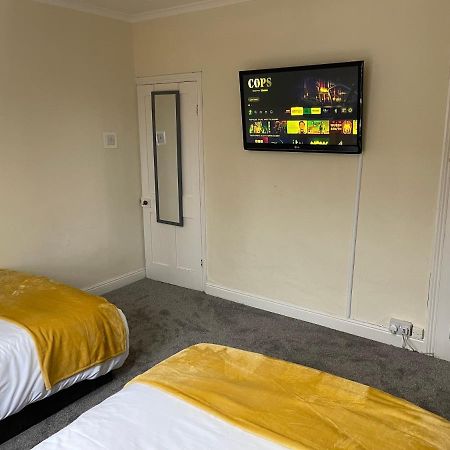 3 Bedrooms Comfortable Home With Jacuzzi Hot Tub Sleeps 10 Leicester Exterior foto